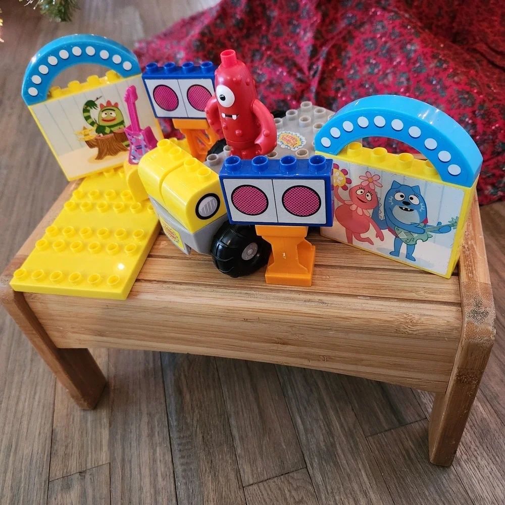 Vintage Mega Bloks Yo Gabba Gabba Plexs Tour Buggy 16 pc Building Set Incomplete